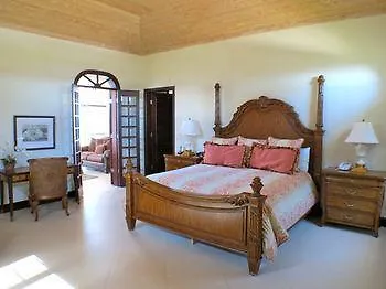 Waterside Escapes Villa West End