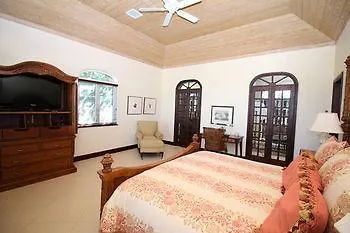 Waterside Escapes Villa West End