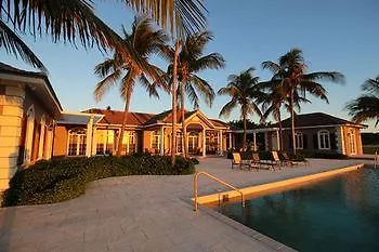 Waterside Escapes Villa West End 5*,
